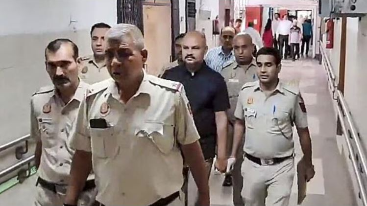 Bibhav kumar arrest 