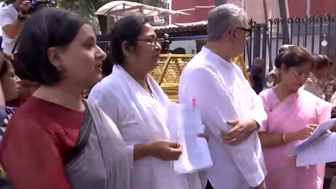 TMC Leaders Approach Election Commission On Free And Fair Lok Sabha Polls