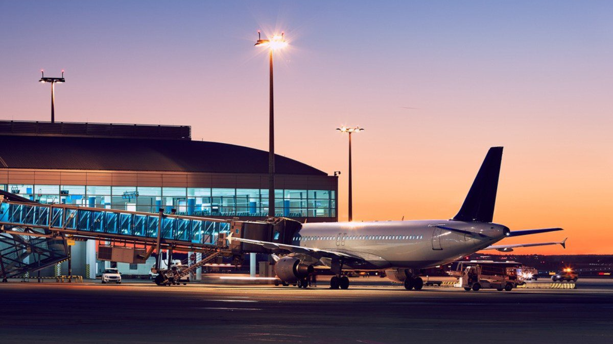32 airport reopend from today