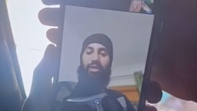 Encounter in Jammu and Kashmir; Terrorist Amir Nazir Wani's mother requested him to surrender in video call