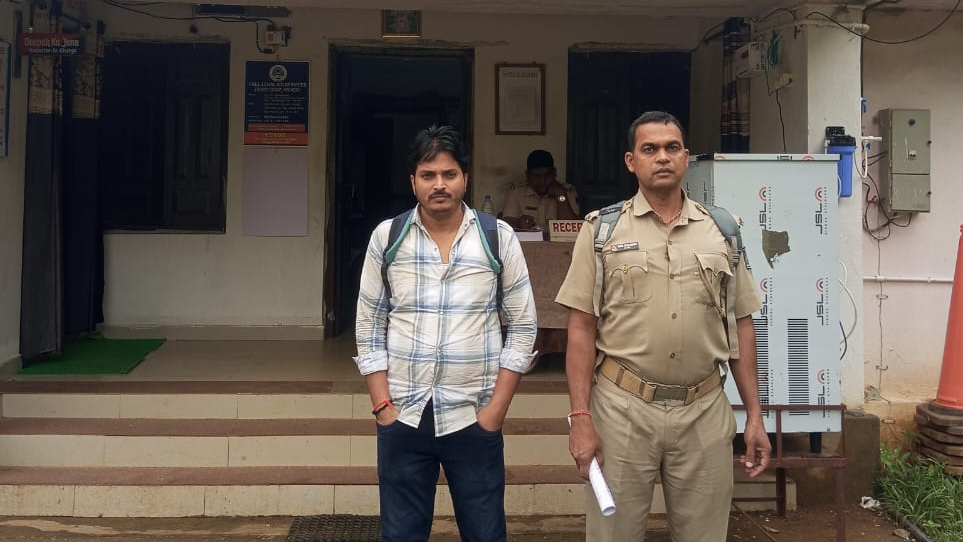 Husband arrested in Rs 3 lakh and gold jewellery fraud case