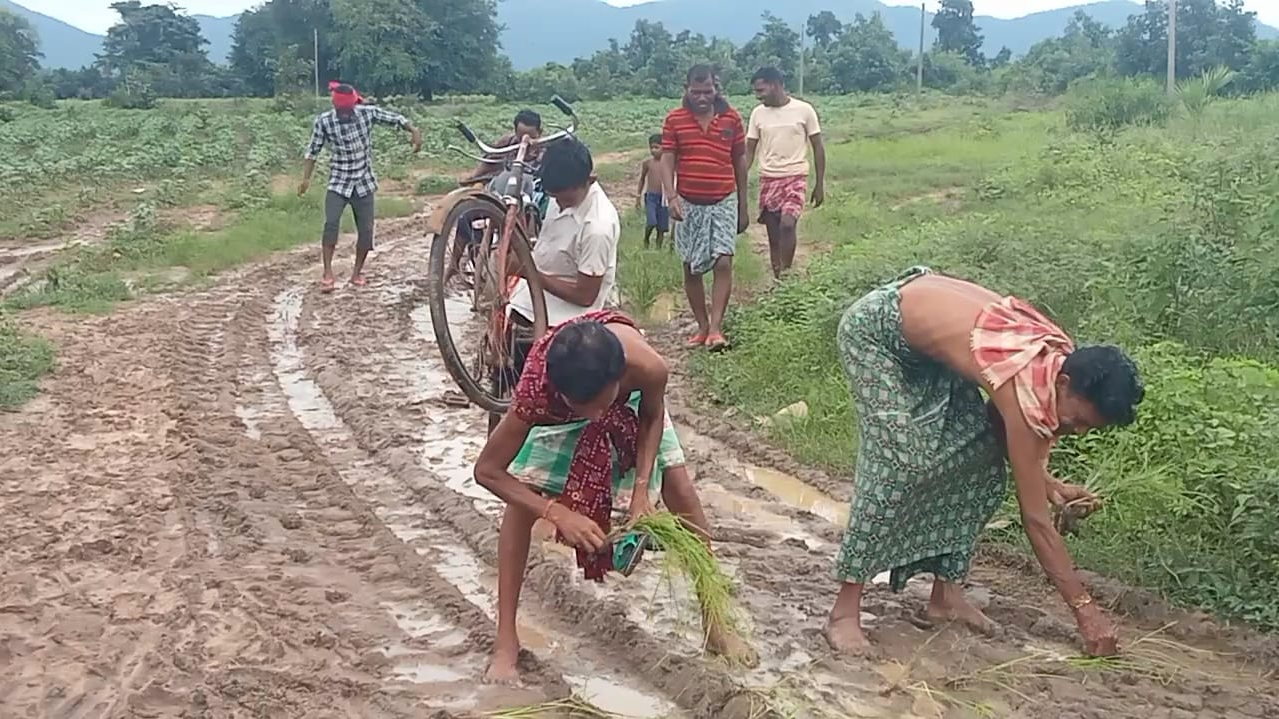 Tutum Singh villagers' innovative protest